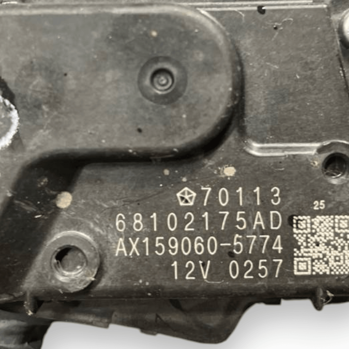 Front windshield wiper motor Jeep Cherokee KL (2013 to 2023) code: 68102175AD - F&P CRASH SRLS - Used Parts