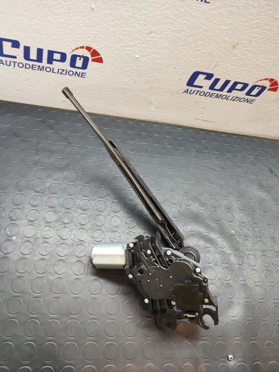 Motorino Tergicristallo posteriore VOLKSWAGEN POLO (2013) - F&P CRASH SRLS - Ricambi Usati
