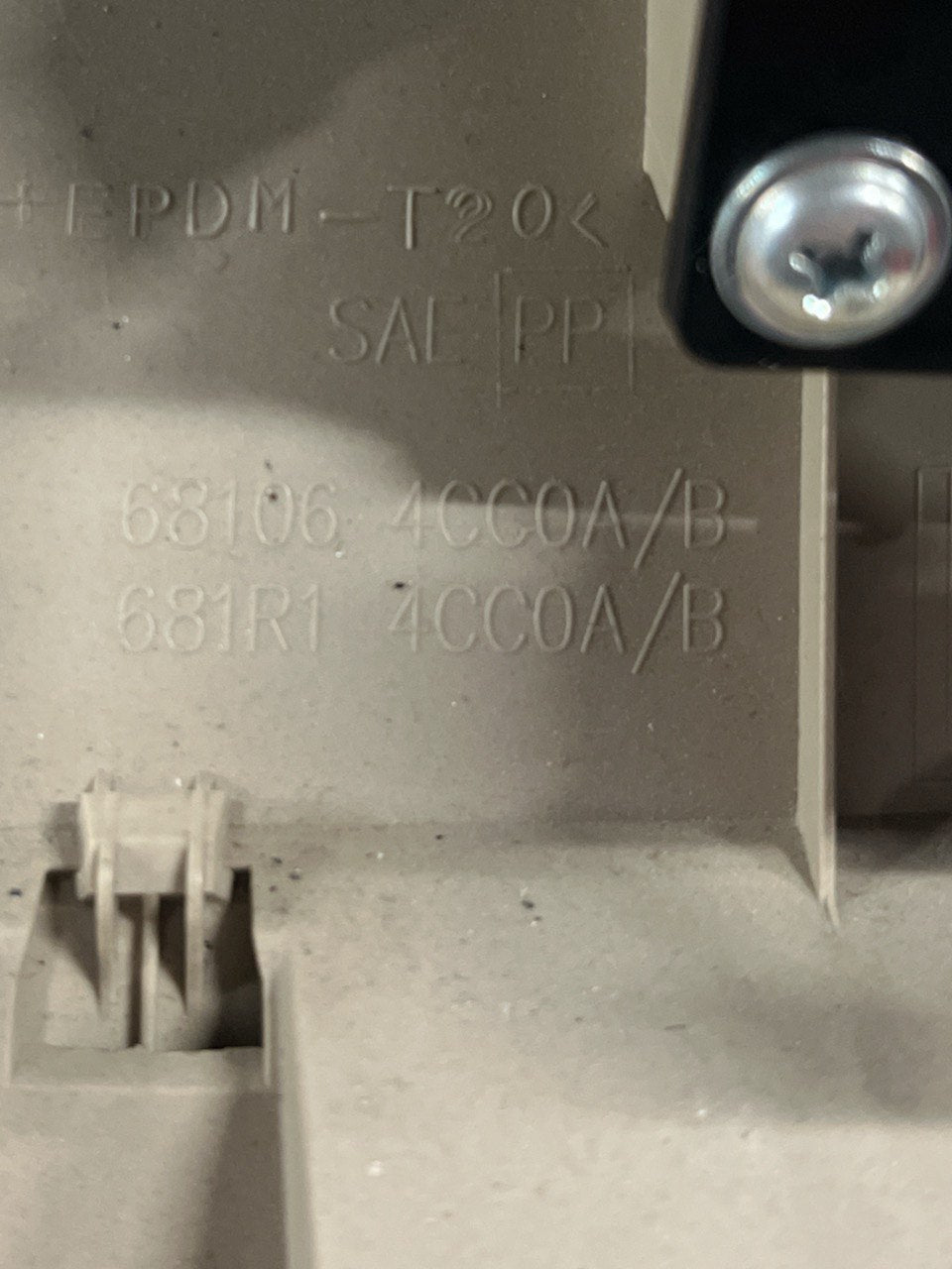 Pannello / Rivestimento / Modanatura inferiore con Comandi Nissan X-Trail (2014 al 2020) cod: 681R1 - F&P CRASH SRLS - Ricambi Usati