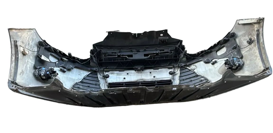 Paraurti anteriore grigio ford focus III (2011 - 2018) - F&P CRASH SRL - Ricambi Usati