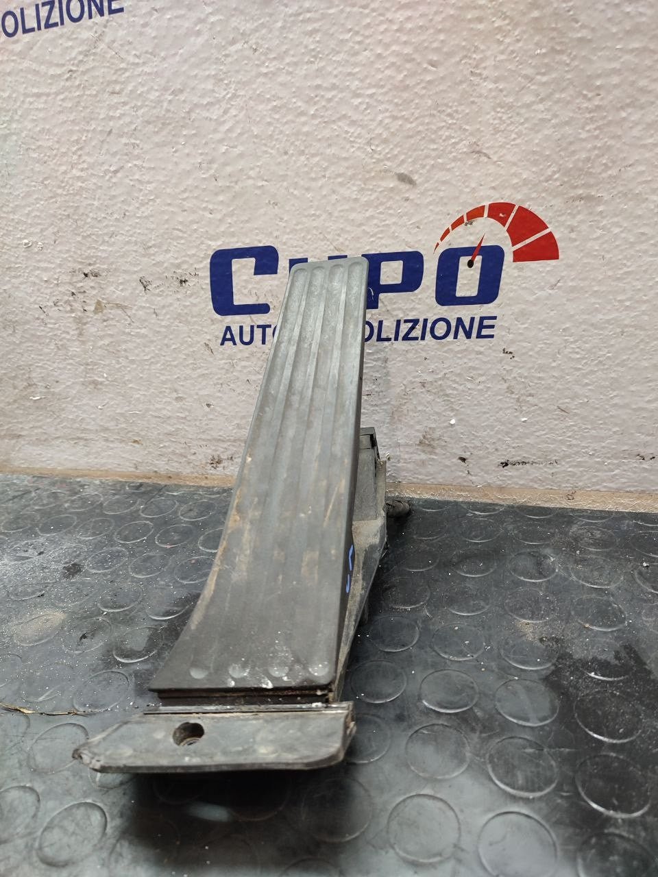 Pedale acceleratore Bmw X3 ( e83 ) cod 6788632-01 - F&P CRASH SRLS - Ricambi Usati