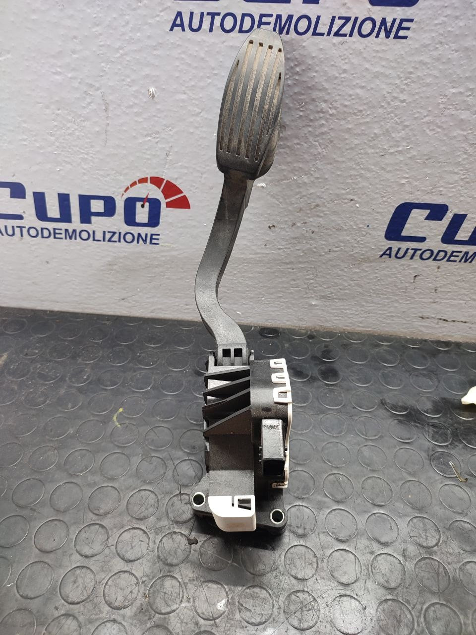 Accelerator Pedal OPEL CORSA D (06'-11') 3p - F&P CRASH SRLS - Used Parts