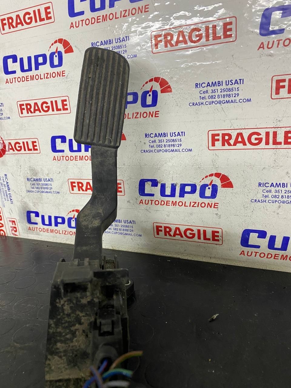 Pedale acceleratore Potenziometro Mercedes-Benz Sprinter W903 cod: 0281002335 / A9013000404 - F&P CRASH SRLS - Ricambi Usati
