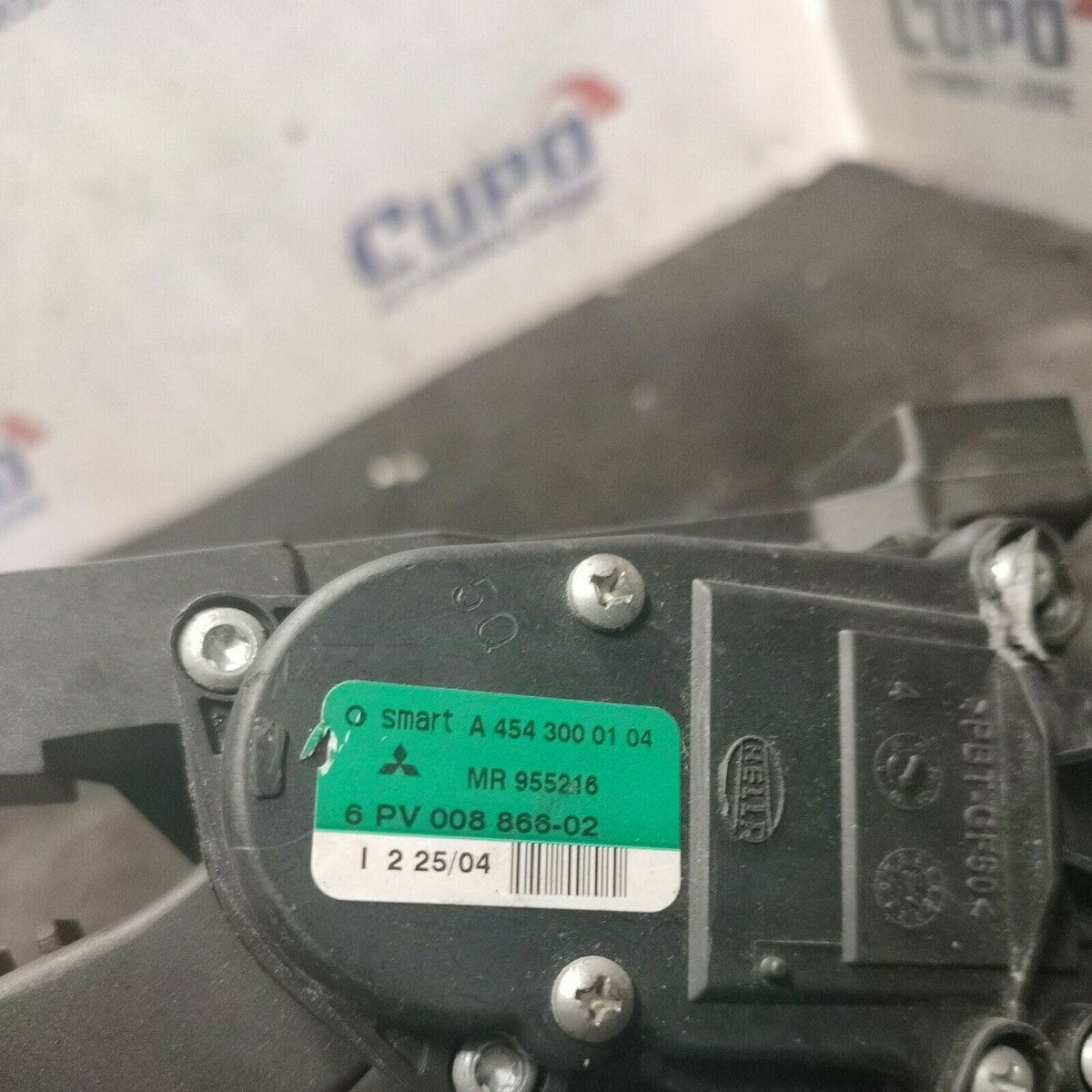 Pedale Acceleratore Smart Forfour (W454) 1.5 (Dal 2004 Al 2006) Cod. A4543000104 - F&P CRASH SRLS - Ricambi Usati