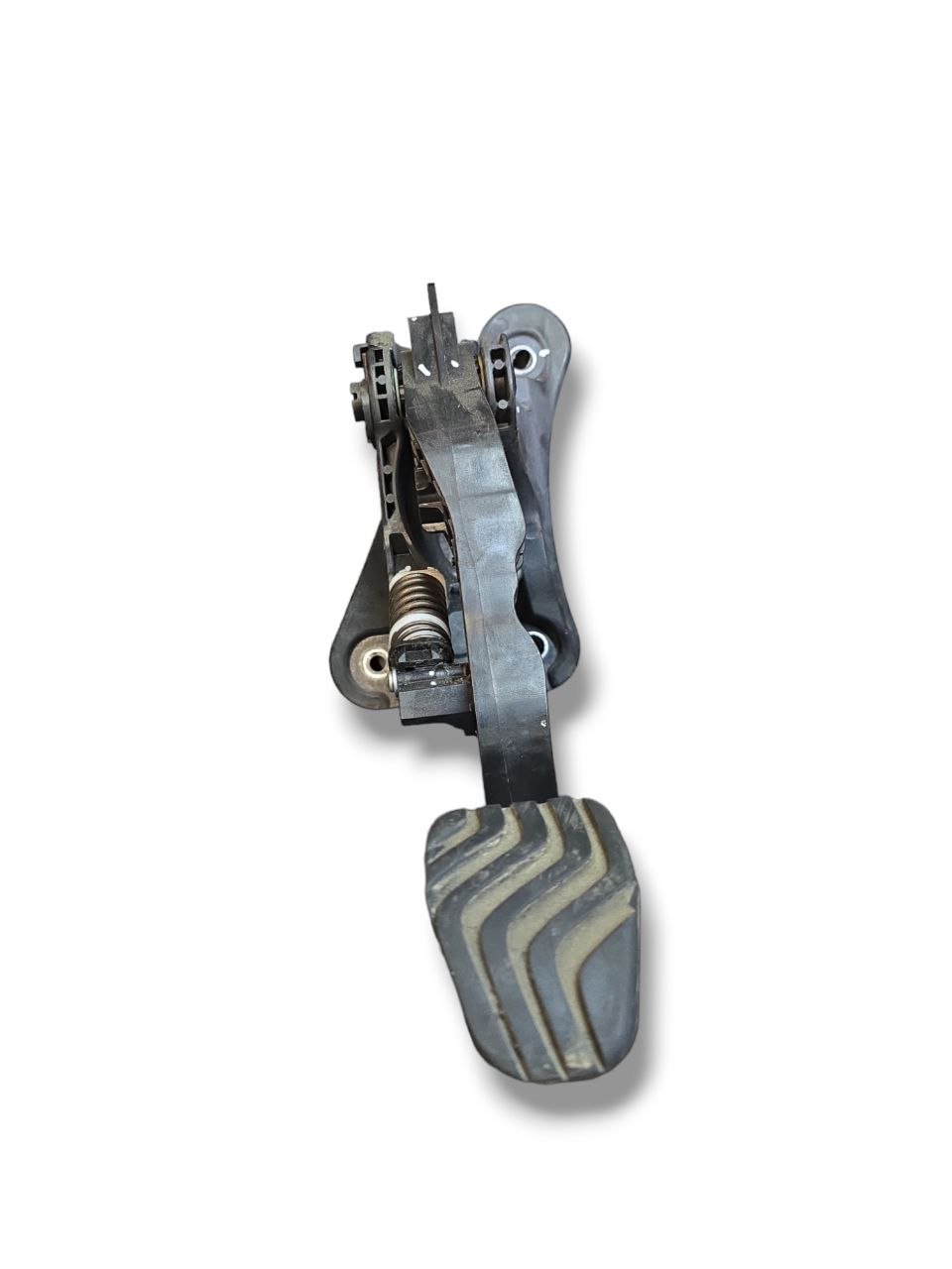 Clutch Pedal Renault Clio V (2019 >) Code: 0R465038715R - F&P CRASH SRLS - Used Parts