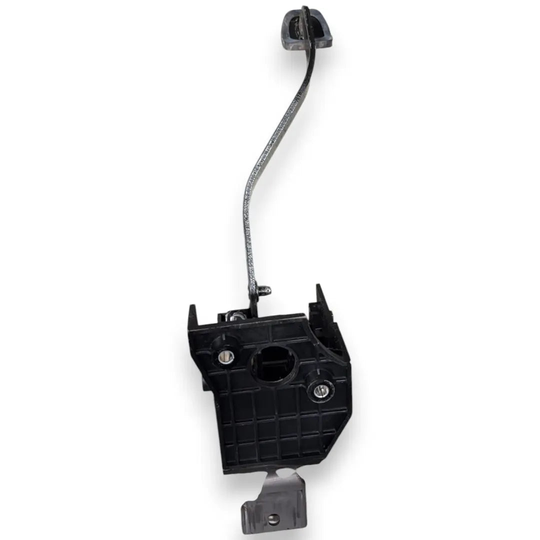 Dettaglio Pedale della frizione SsangYong Tivoli dal 2018 OEM 3040035000 - foto 2