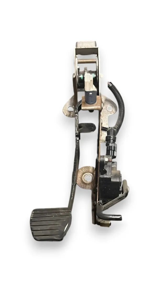 Pedale frizione Renault Kangoo OEM 465037304R - F&amp;P CRASH SRL - Ricambi Usati