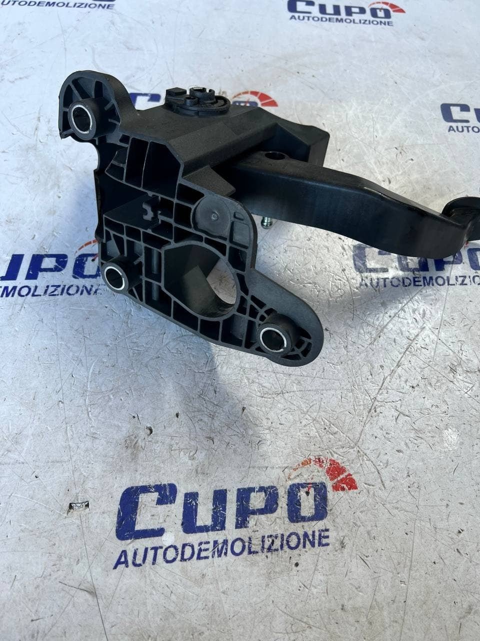 Clutch pedal Renault Twingo III 2015 - F&P CRASH SRLS - Used Parts