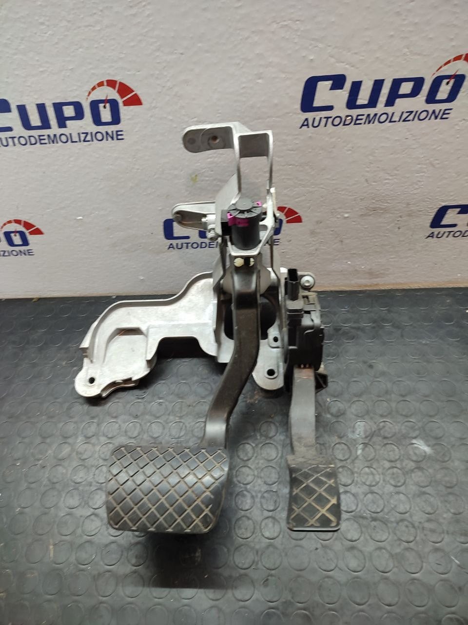 Pedali freno + acceleratore Audi A6 4g cod 4g1723117 - F&P CRASH SRLS - Ricambi Usati