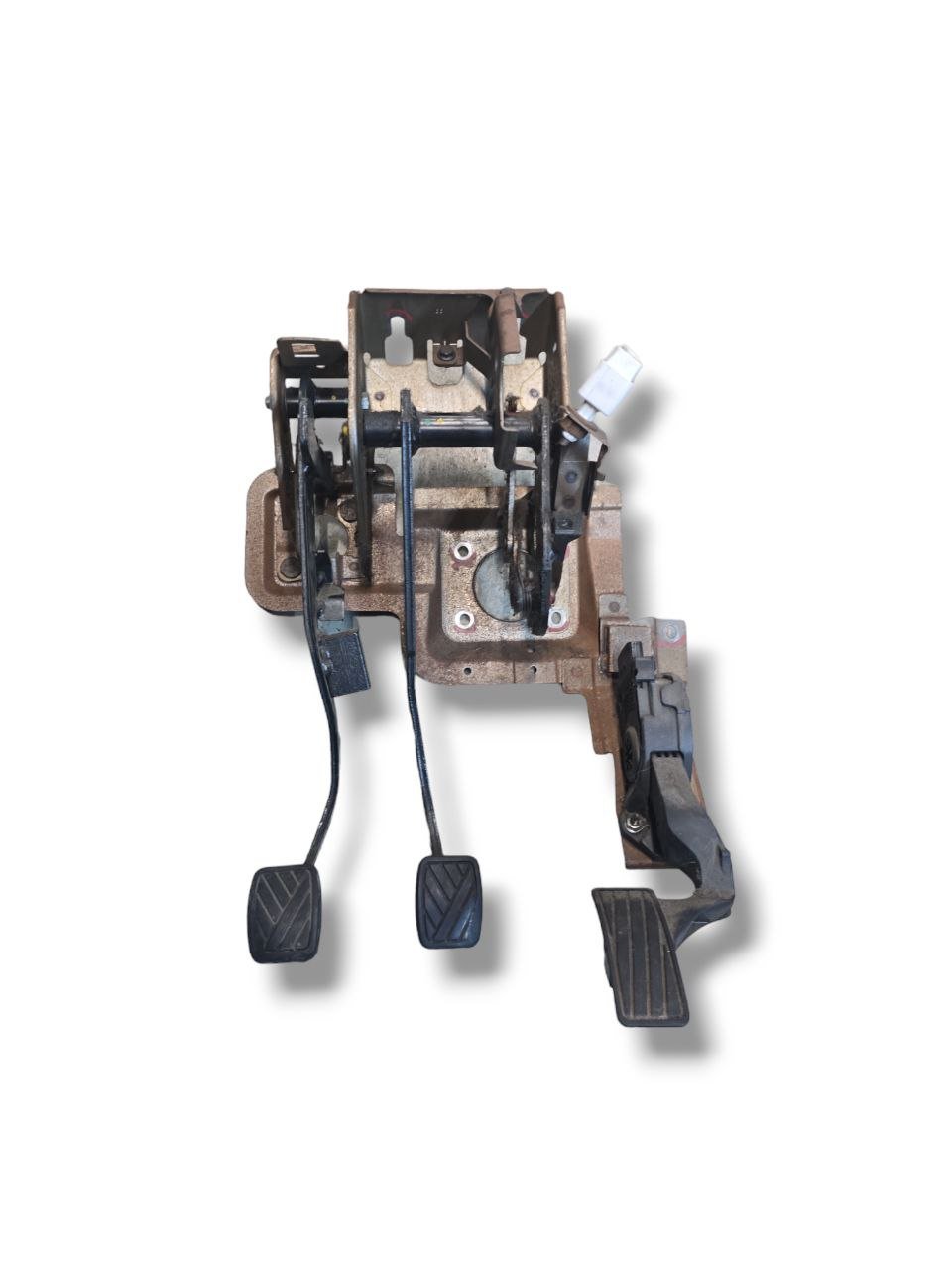Pedali Frizione + Freno + Acceleratore Fiat Sedici ( 2005 - 2014 ) Cod : 49600-79J70-000 - F&P CRASH SRLS - Ricambi Usati