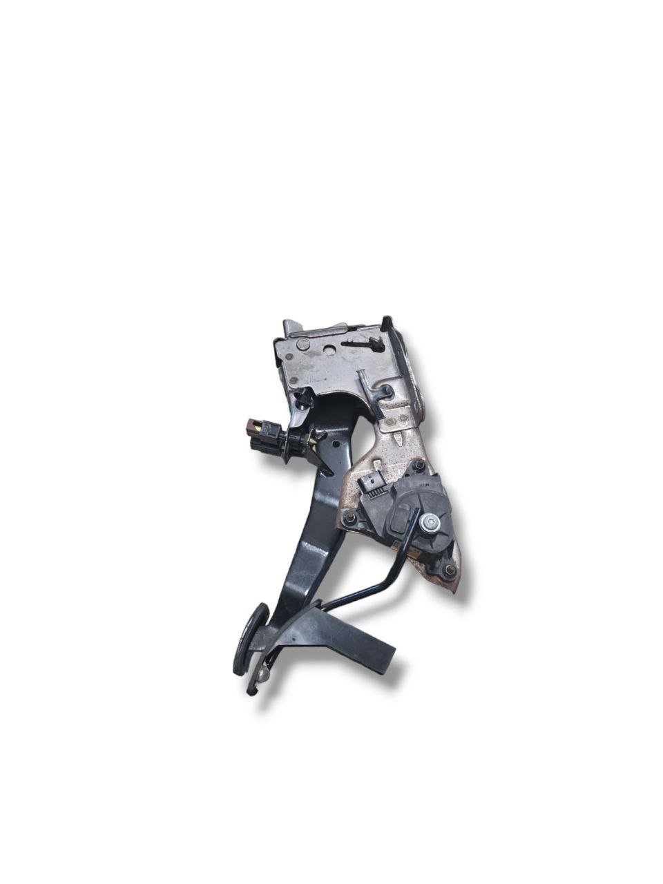 PEDALI RENAULT KOLEOS (2007 - 2013) Cod : 18002JY40A - F&P CRASH SRLS - Ricambi Usati