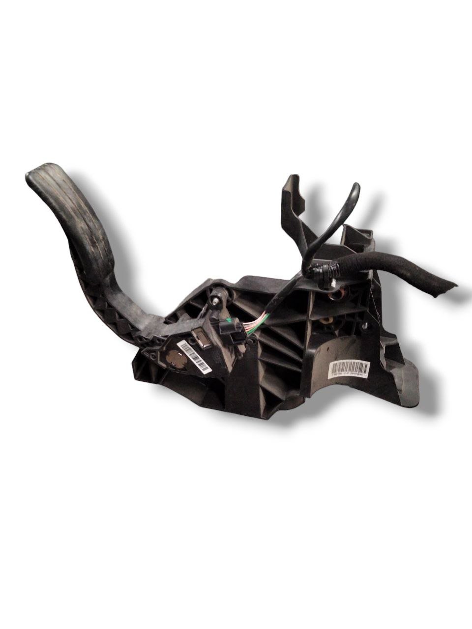 Pedaliera/Pedale Freno e Acceleratore Renault Trafic III/Talento/Vivaro(2014>)cod.465010176R - F&P CRASH SRLS - Ricambi Usati