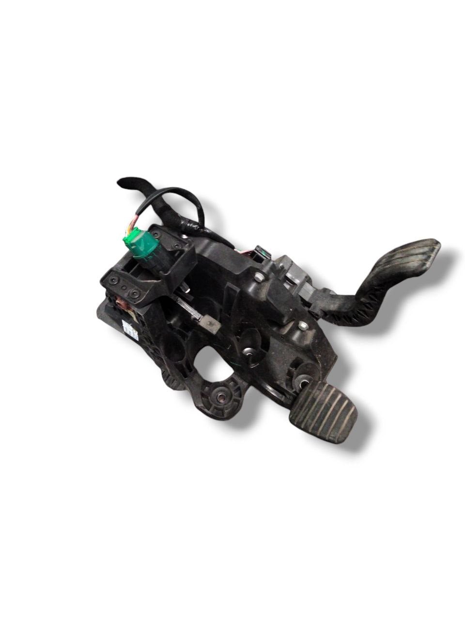 Pedaliera/Pedale Freno e Acceleratore Renault Trafic III/Talento/Vivaro(2014>)cod.465010176R - F&amp;P CRASH SRLS - Ricambi Usati