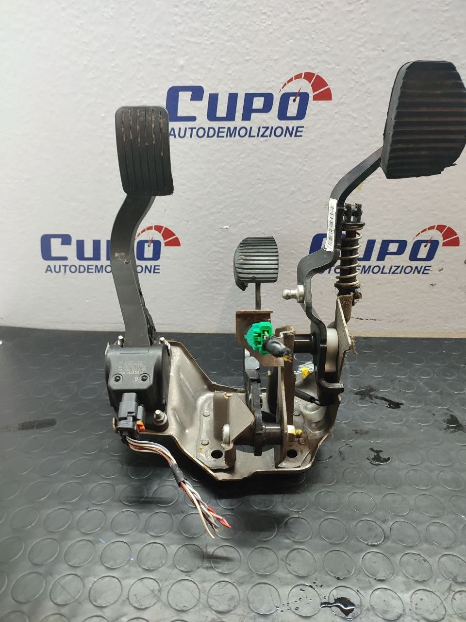 Pedana / Pedaliera Freno + Frizione + Acceleratore PEUGEOT PARTNER (2018) D cod: 0943201206 - F&P CRASH SRLS - Ricambi Usati