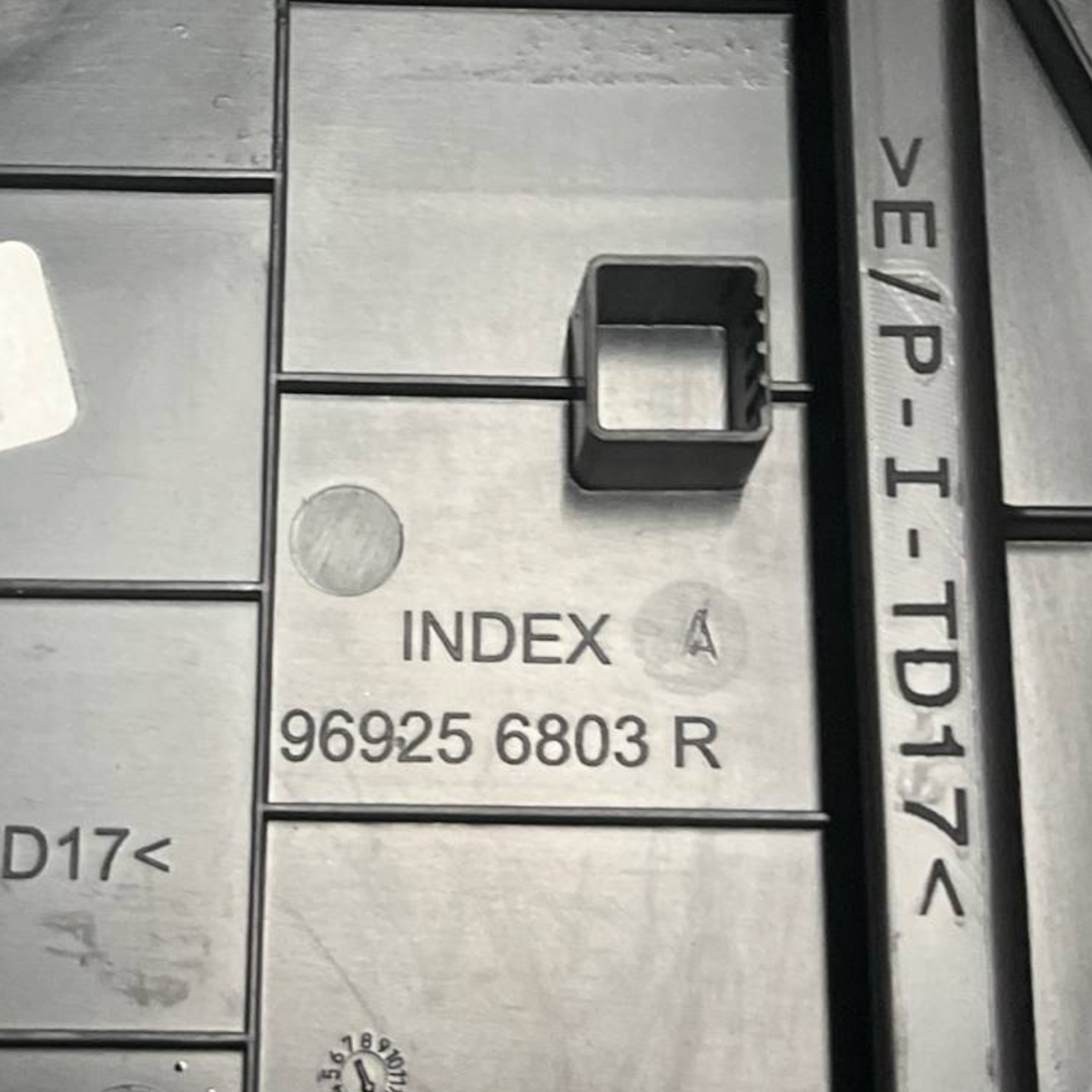 Tunnel Centrale + Bracciolo Dacia Jogger (2021 -) cod: 969256803R