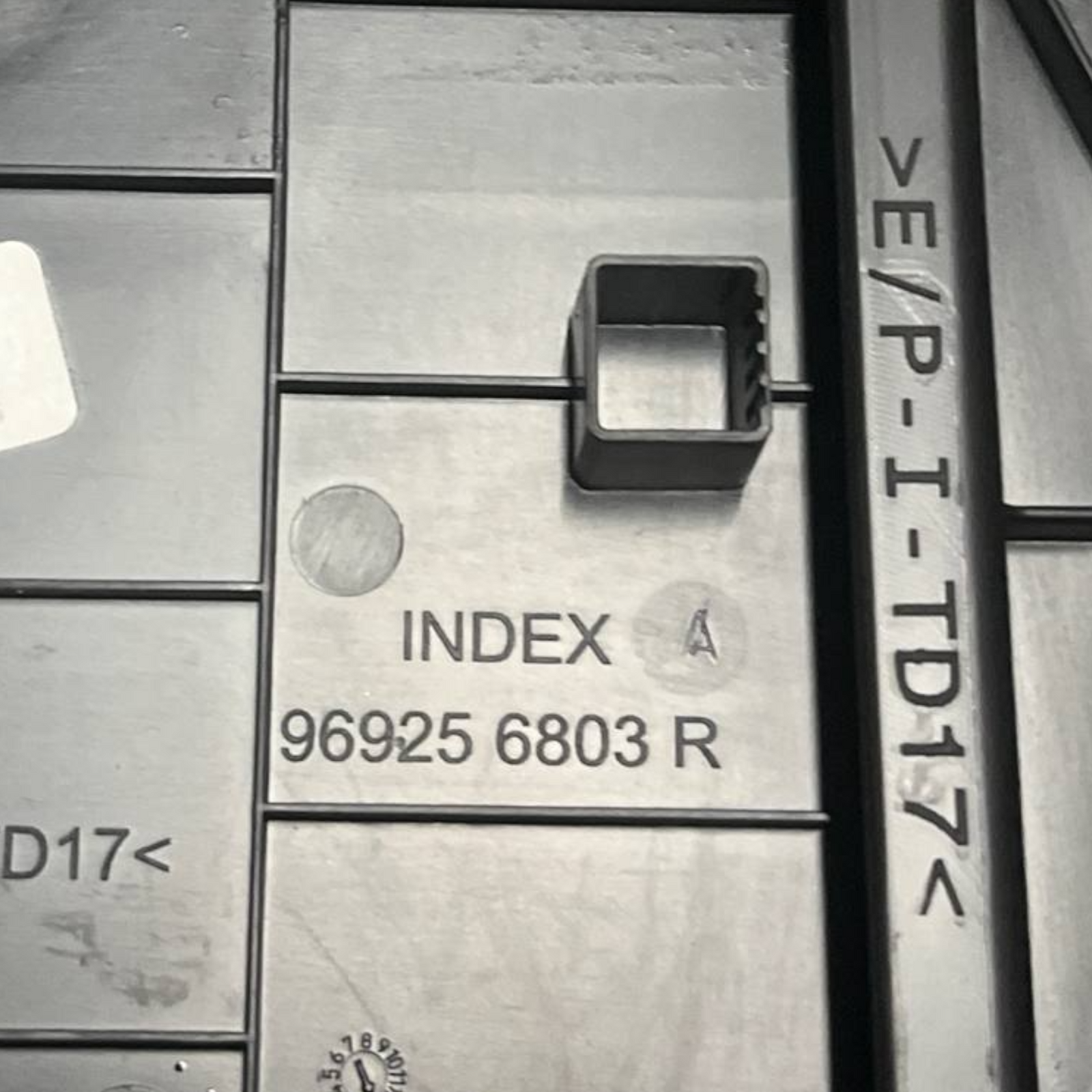 Tunnel Centrale + Bracciolo Dacia Jogger (2021 -) cod: 969256803R