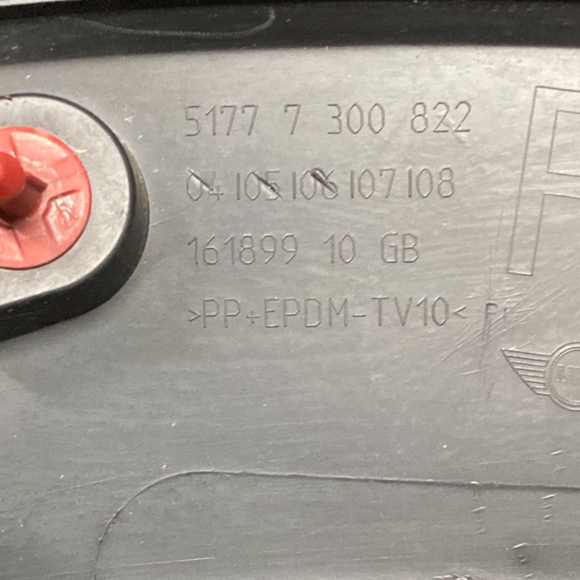Okvir / obloga stražnjeg blatobrana desno (dx) mini cooper f56 Kod: 51777300822 (2014-) 