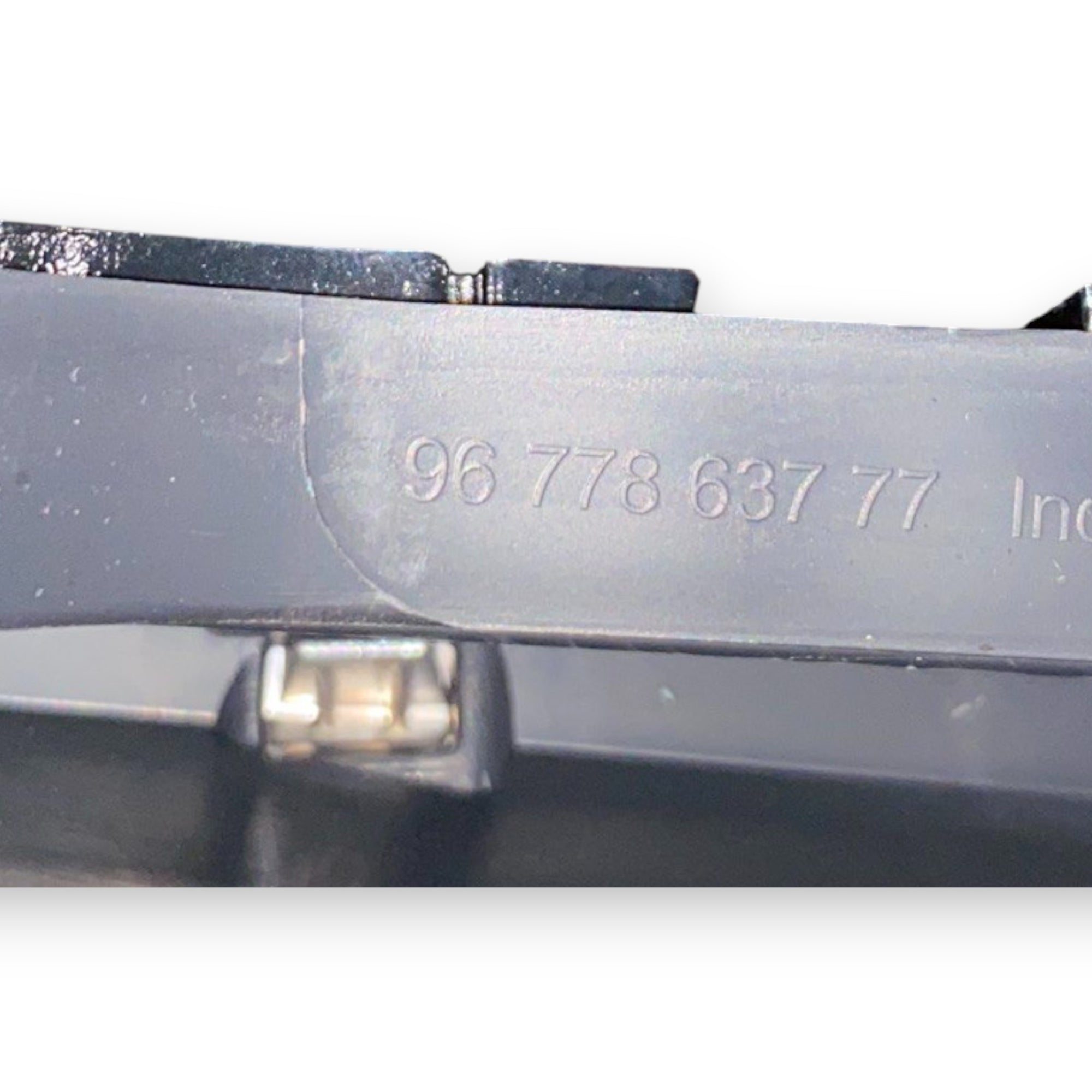 Sredinski tunel peugeot 2008 i Koda: 9677863777 (2008-2016) 