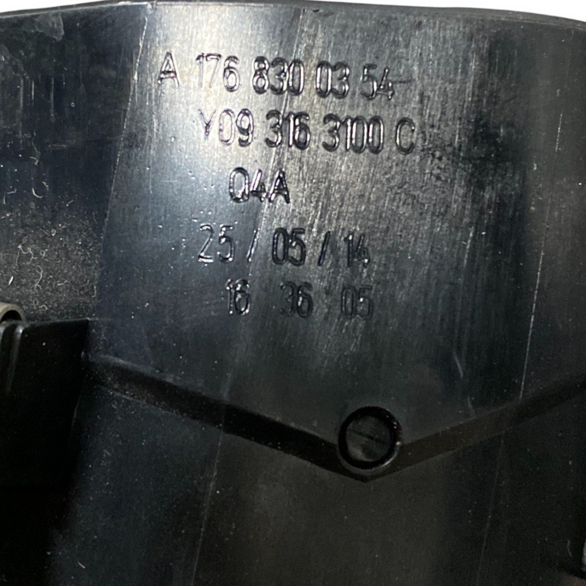 Otvor za zrak instrument ploče mercedes-benz klasa a w176 Kod: A1768300354 (2012-2018) 
