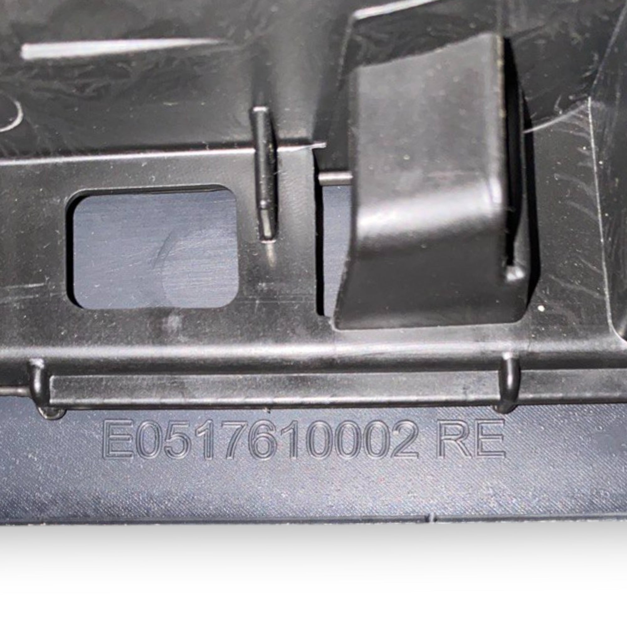 Brat + tunel central gla w156 Cod: e0517610002 (2013-2019) 