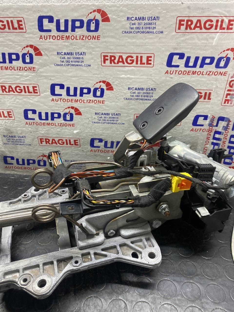 Piantone dello sterzo audi TT (2008) cod:8j0907137e - F&P CRASH SRLS - Ricambi Usati
