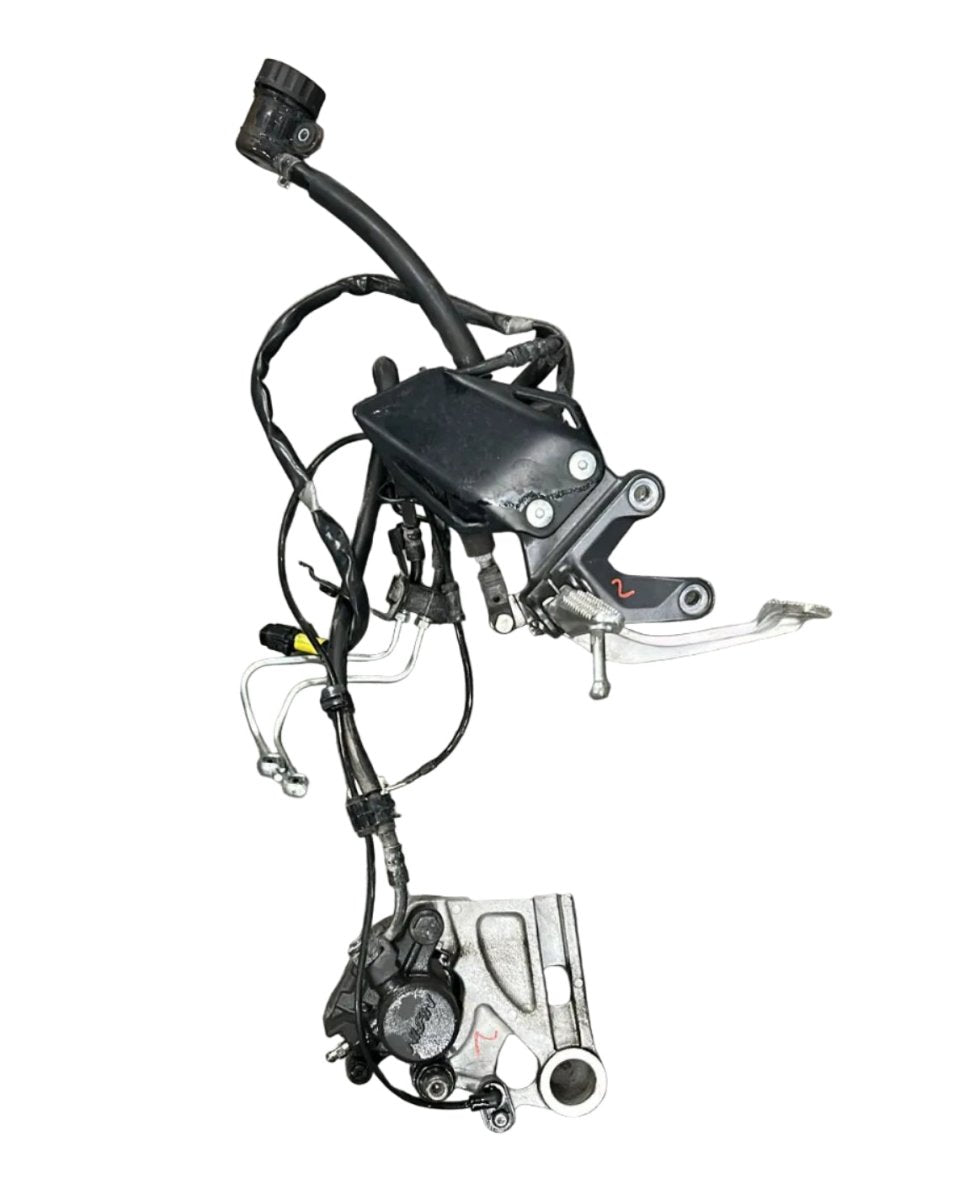 Pinza freno posteriore + pompa freno posteriore yamaha mt 09 sp (2024 >) - F&amp;P CRASH SRL - Ricambi Usati
