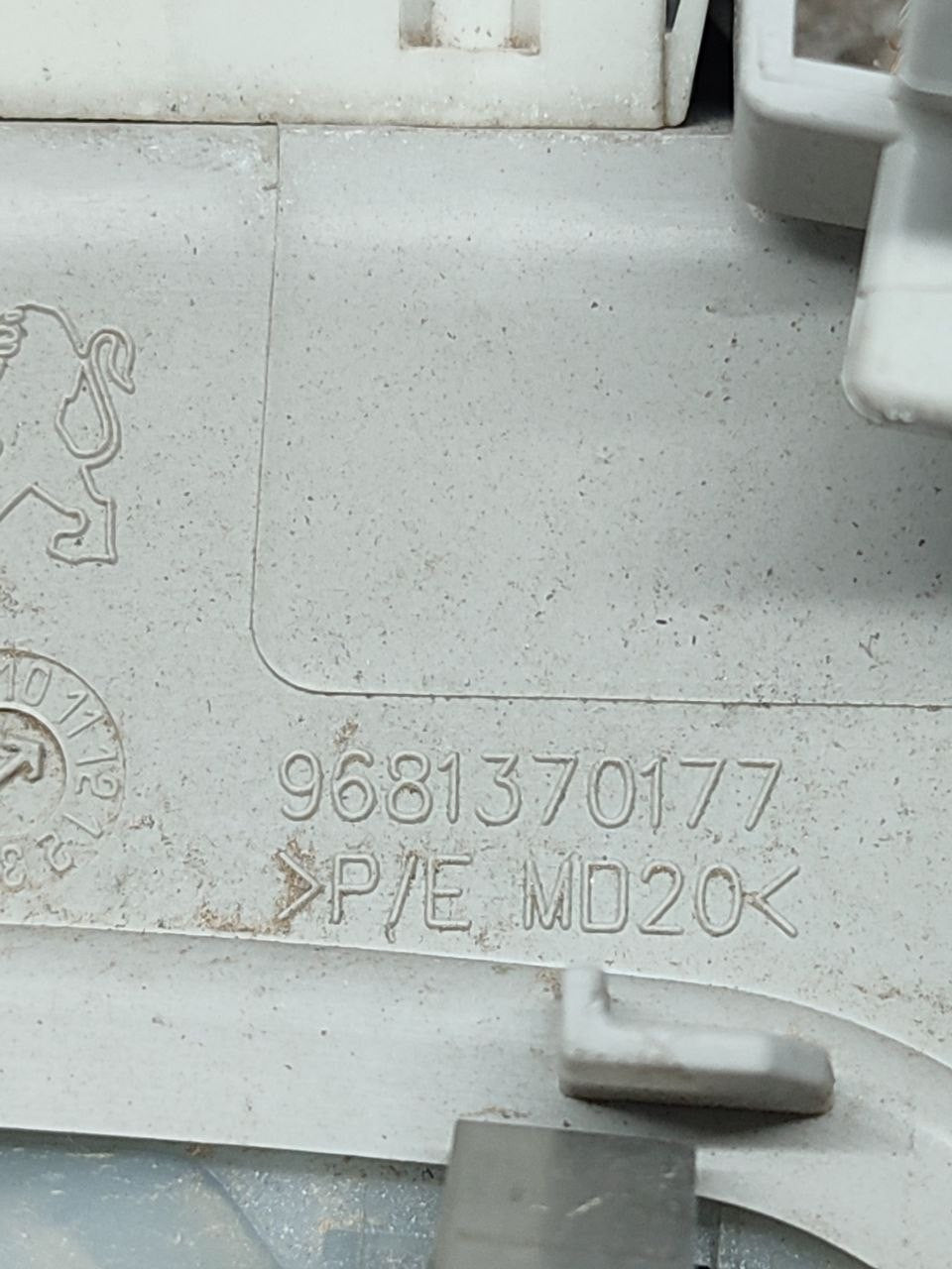 Internal Ceiling Light / Courtesy Light Peugeot 5008 (2013) Cod:9681370177 - F&P CRASH SRLS - Used Parts