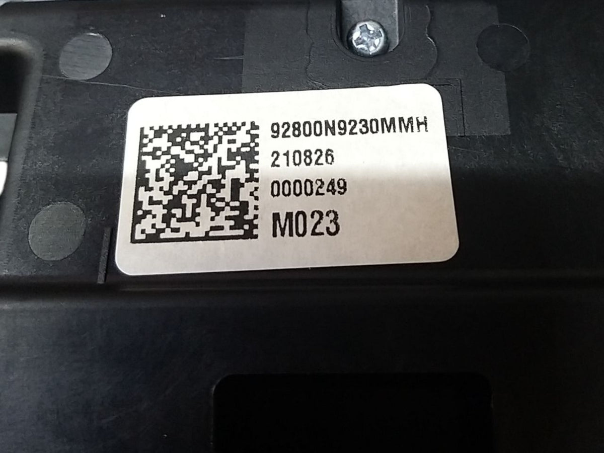 Plafoniera Luce Interna Abitacolo + Pulsante di Emergenza Hyundai Tucson ( 2020> ) Cod: 93750CZ01NNB - F&P CRASH SRLS - Ricambi Usati