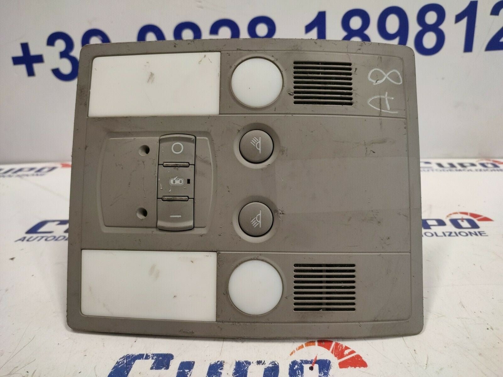 Plafoniera luce interna anteriore tetto Audi A8 anno 2002 - F&P CRASH SRLS - Ricambi Usati