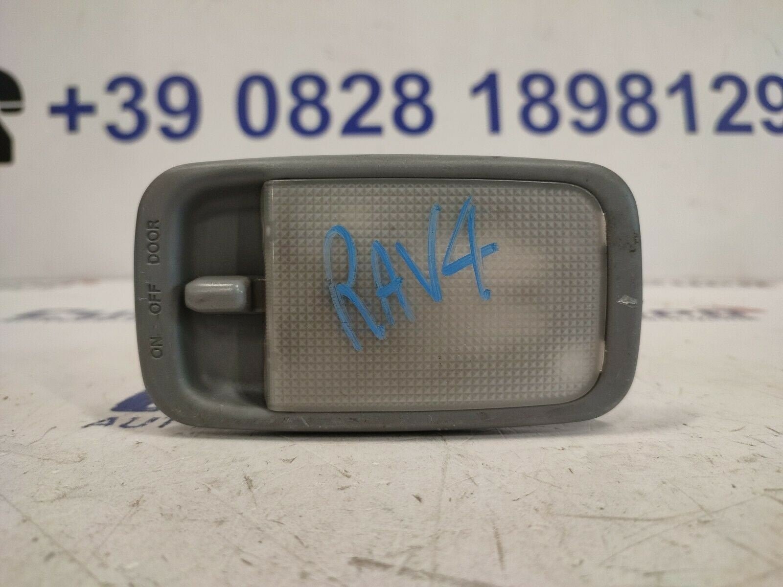 Plafoniera Luce Interna Posteriore Toyota Rav4 - F&P CRASH SRLS - Ricambi Usati