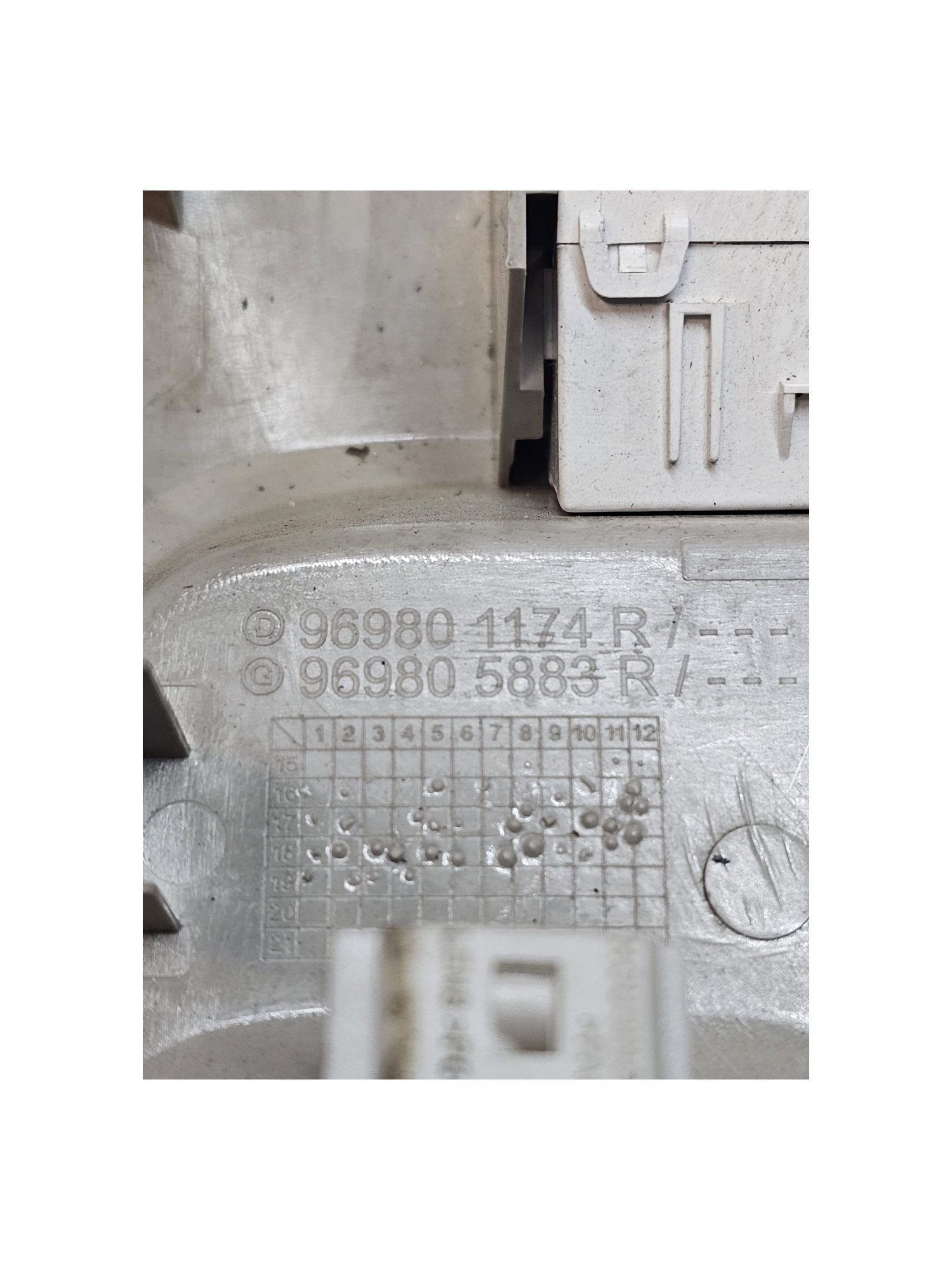 Plafoniera Luce Interna Renault Clio IV (2012 - 2021) Cod:969801174R / 969805883R - F&P CRASH SRLS - Ricambi Usati