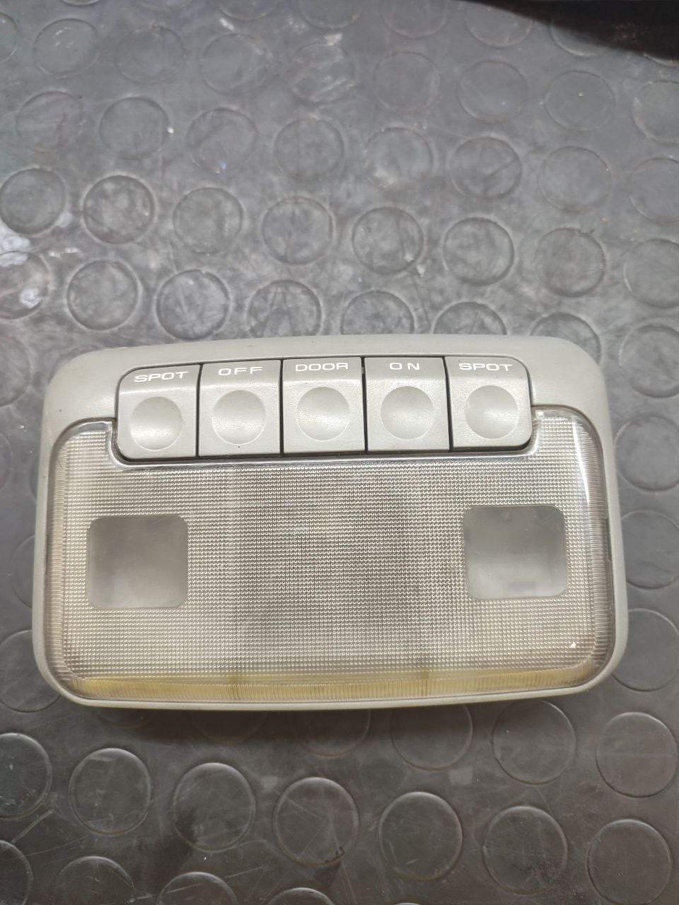 Plafoniera Luce Interna SSANGYONG KORANDO mk2 (2006) cod: 83710 - 05000 - F&P CRASH SRLS - Ricambi Usati