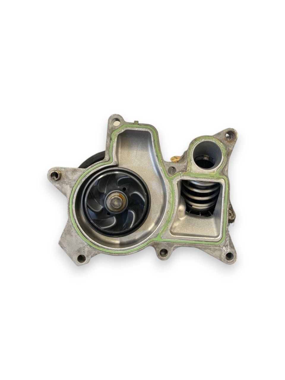 Pompa Acqua + Termostato Bmw Serie 1 E87 / Bmw Serie 3 E90 / Bmw Serie 5 E60 2.0 Diesel (2004 al 2012) cod: 779764005 - F&P CRASH SRLS - Ricambi Usati