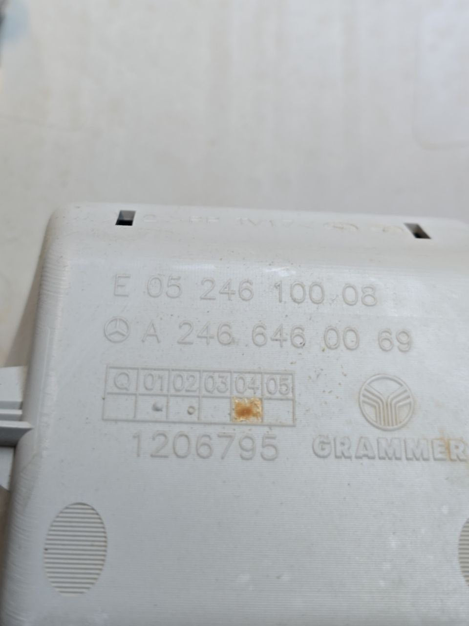 Rear Ashtray Central Tunnel Mercedes - Benz Class A w176 (2012 - 2018) Code: A2466460069 - F&P CRASH SRLS - Used Spare Parts