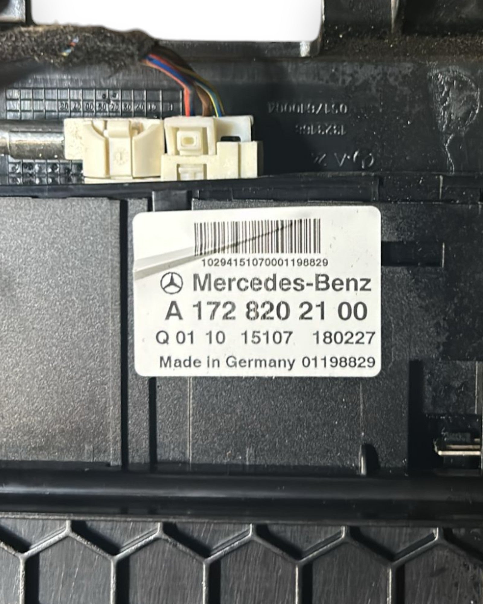 Prese USB Mercedes Benz Classe A (W176) (2012 > 2018) cod.A1728202100 - F&P CRASH SRLS - Ricambi Usati
