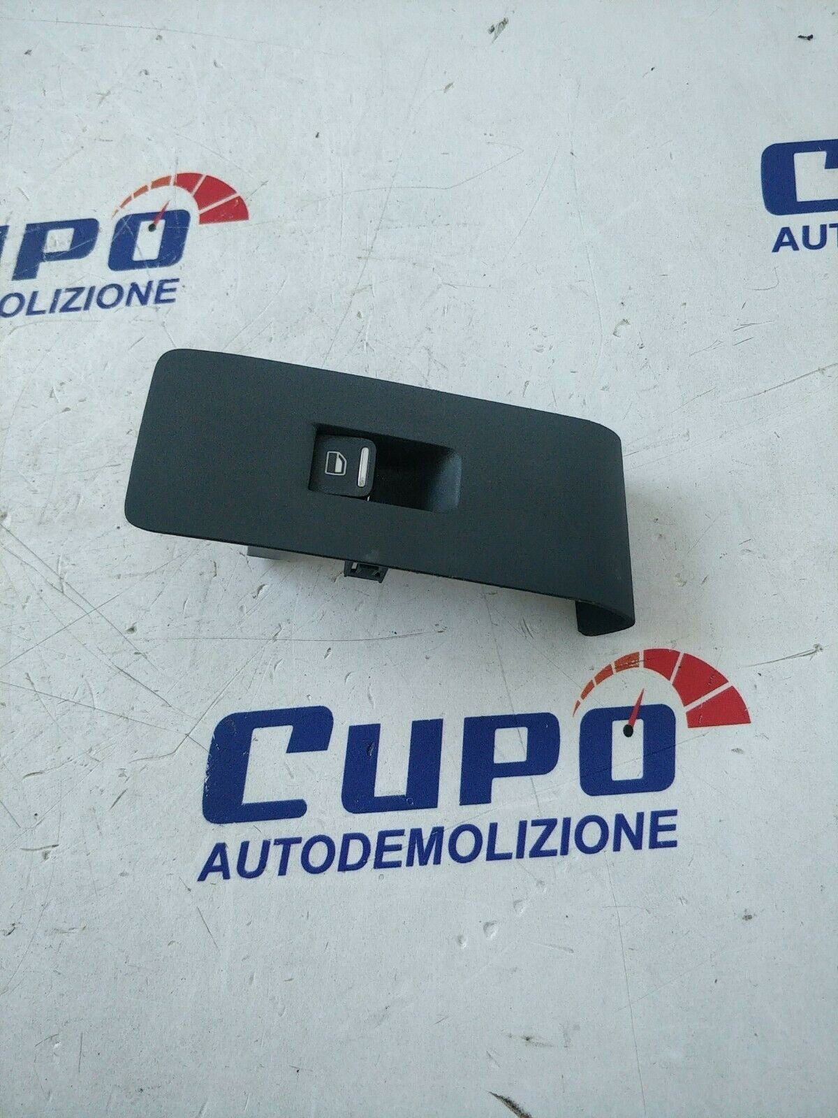 Right Front Window Lift Button Volkswagen New Beetle t0502536 - F&P CRASH SRLS - Used Parts