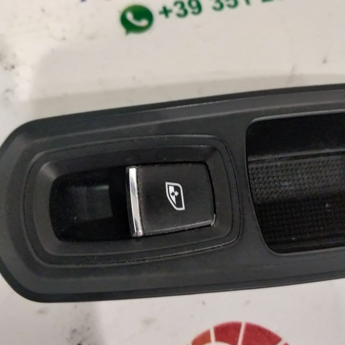 Pulsante Alzavetri Porsche Macan Anteriore destro Passeggero 95b867152 - F&P CRASH SRLS - Ricambi Usati