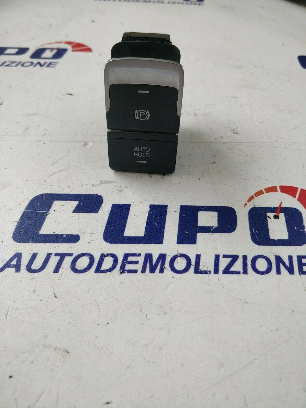Electric Hand Brake Control Button Vw Golf 6 / 7 Cod. 560927225D - F&P CRASH SRLS - Used Spare Parts