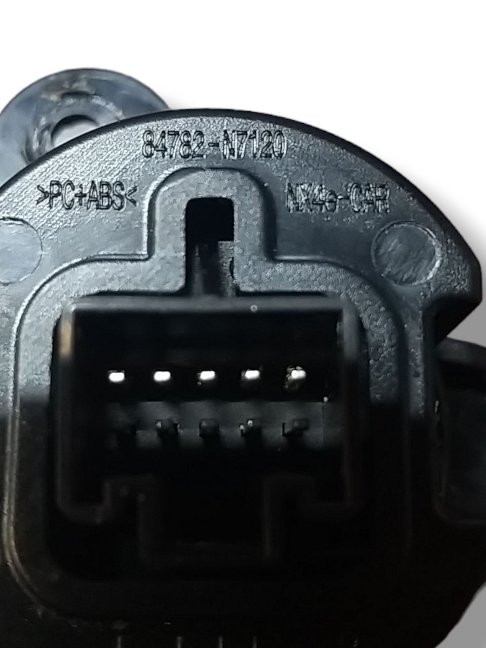 Hyundai Tucson Power Button ( 2020 > ) Code: 84782 - N7120 - F&P CRASH SRLS - Used Parts