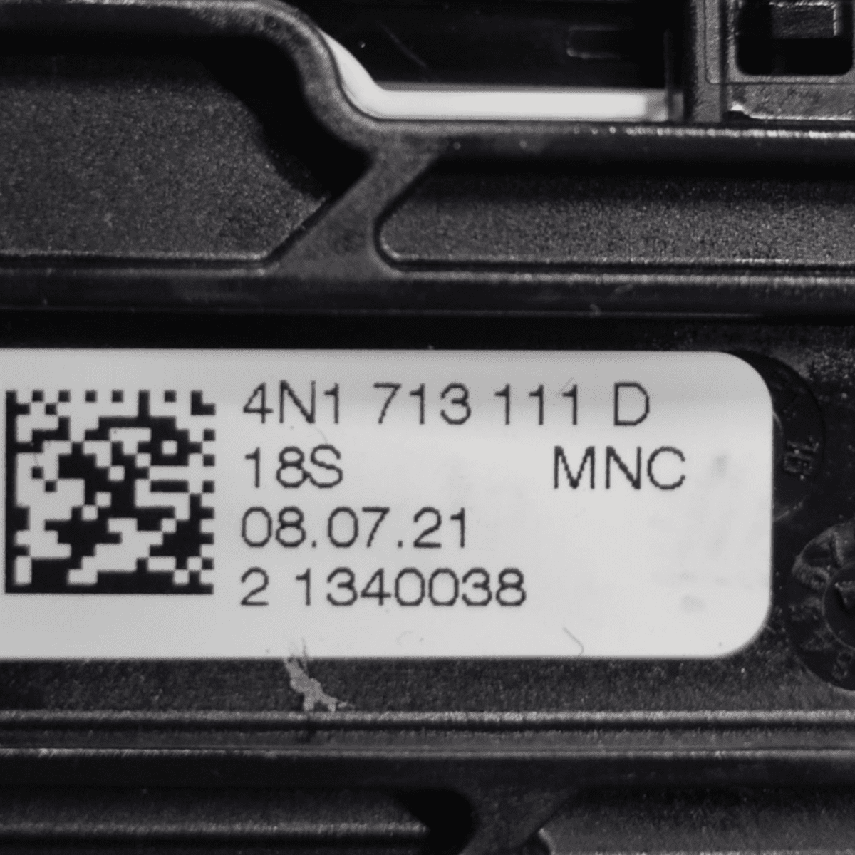 Handbrake button + Audi Q8 cover code: 4n1713111d (2018 - ) - F&P CRASH SRL - Used Parts