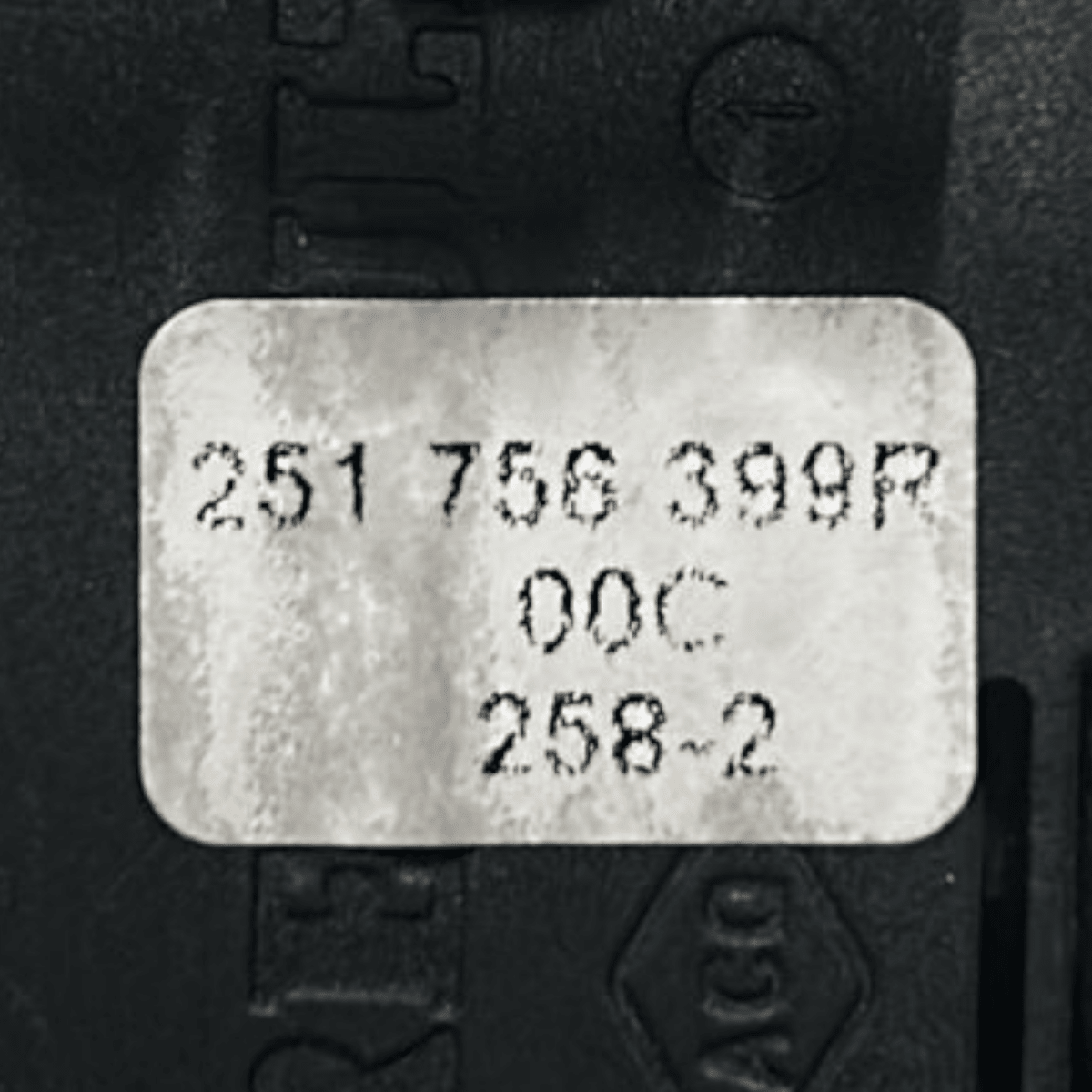 Pulsante freno di stazionamento dacia jogger cod:251756399r (2021 >) - F&P CRASH SRL - Ricambi Usati