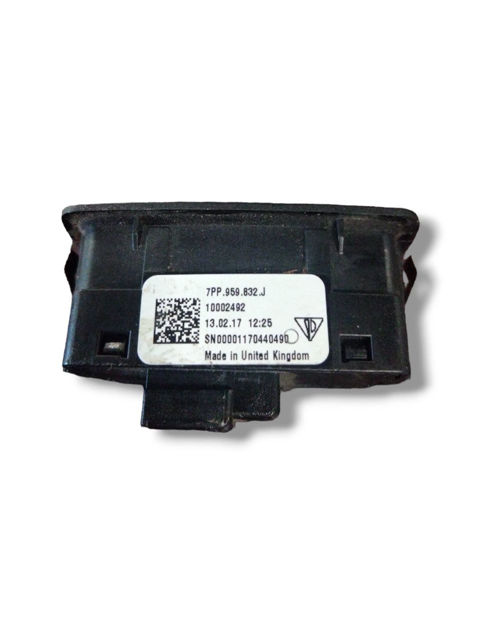 Button / switch Tailgate Closure Porsche Macan (2013>) code 7Pp959832J / Cayenne / Panamera - F&P CRASH SRLS - Used Parts