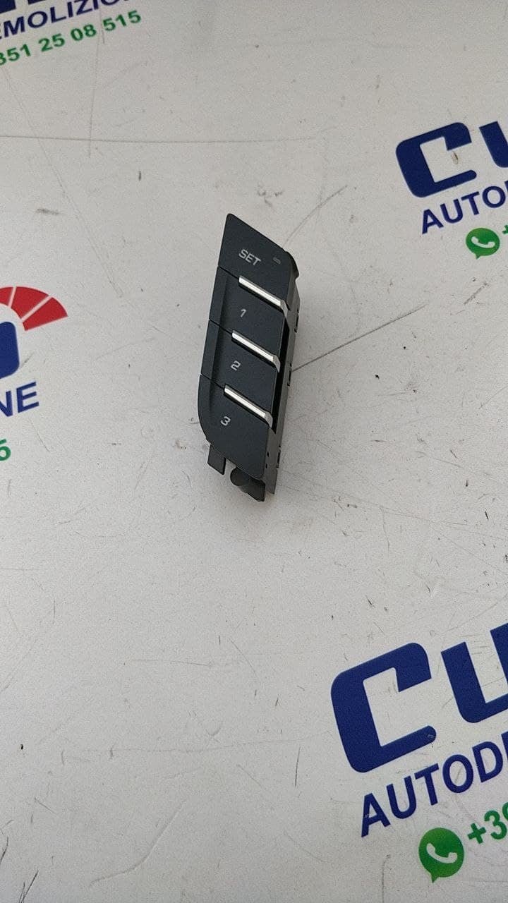 Memory button for right front passenger seat Porsche Macan code 95b959856 - F&P CRASH SRLS - Used Spare Parts