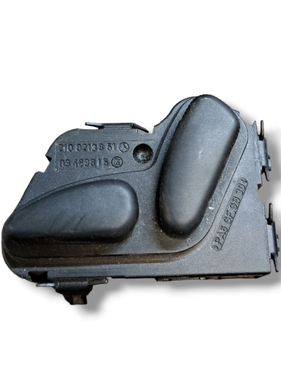 Pulsante regolatore sedile anteriore destro Mercedes - Benz Classe E W211 (2005) COD:2108213851 - F&P CRASH SRLS - Ricambi Usati