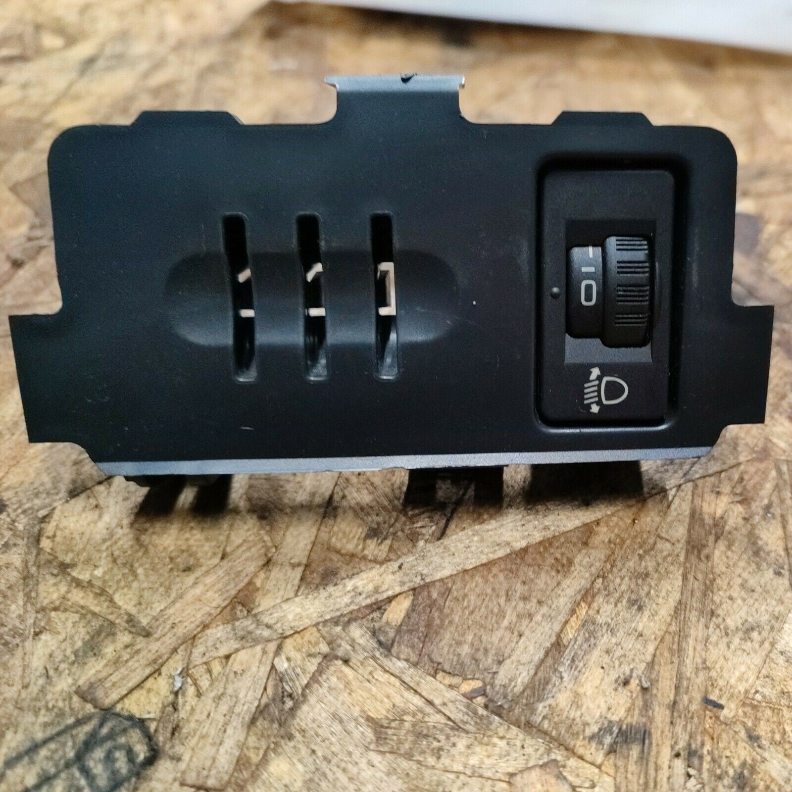 Peugeot 3008 1.6 9HR Light Adjustment Button (2009 - 2016) 96366692XT - F&P CRASH SRLS - Used Parts