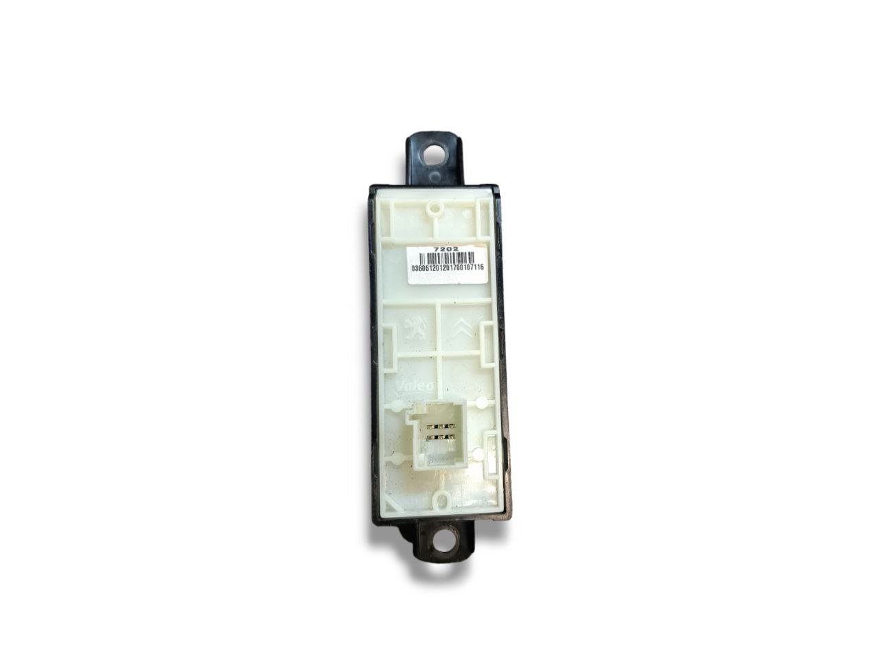 Peugeot 208 Radio Control Buttons (2021) COD:98097243XU01 - F&P CRASH SRLS - Used Parts