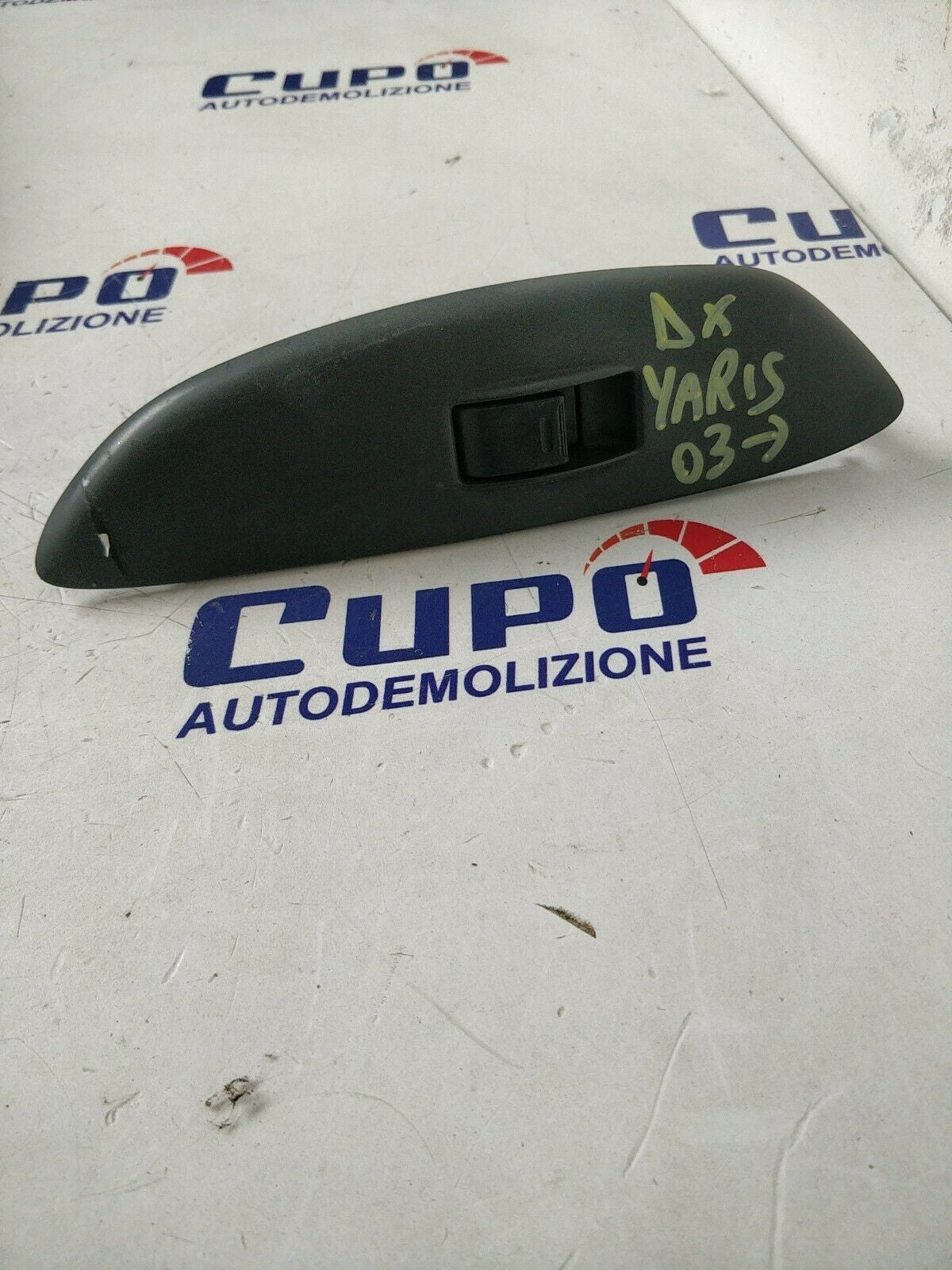 Right Front Window Switch Toyota Yaris Mk1 1999 - 2005 - F&P CRASH SRLS - Used Parts