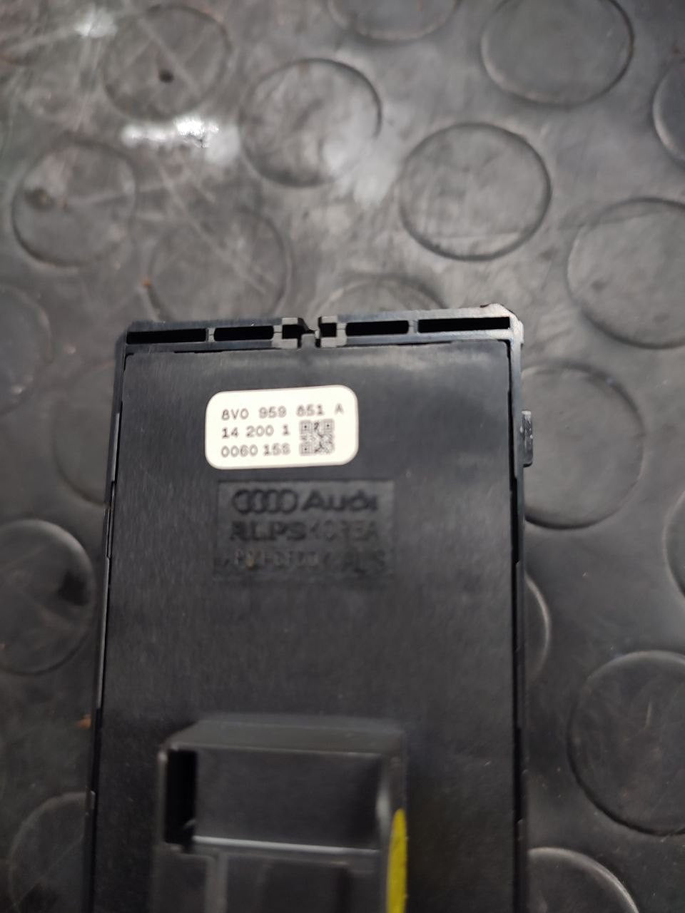 Left front window lift button Audi A3 (8v - 2016) 1.6 tdi code 8v0959851a - F&P CRASH SRLS - Used Parts