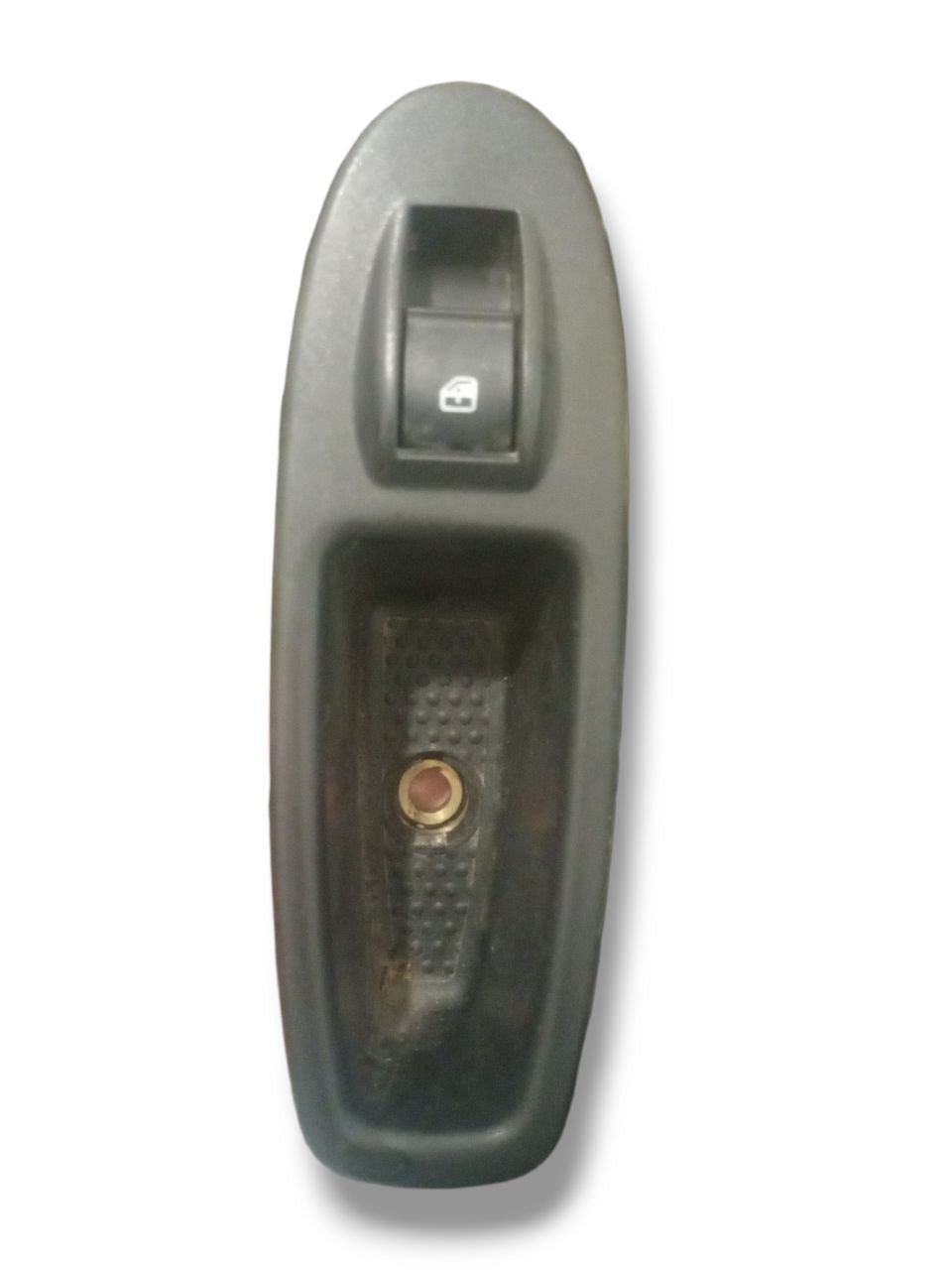 Rear Window Lift Button Fiat 500L (2014) code: 735521261 - F&P CRASH SRLS - Used Parts
