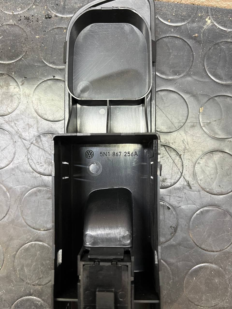 Window Lift Switch Front Right Volkswagen Tiguan code:5N1867156A - F&P CRASH SRLS - Used Parts